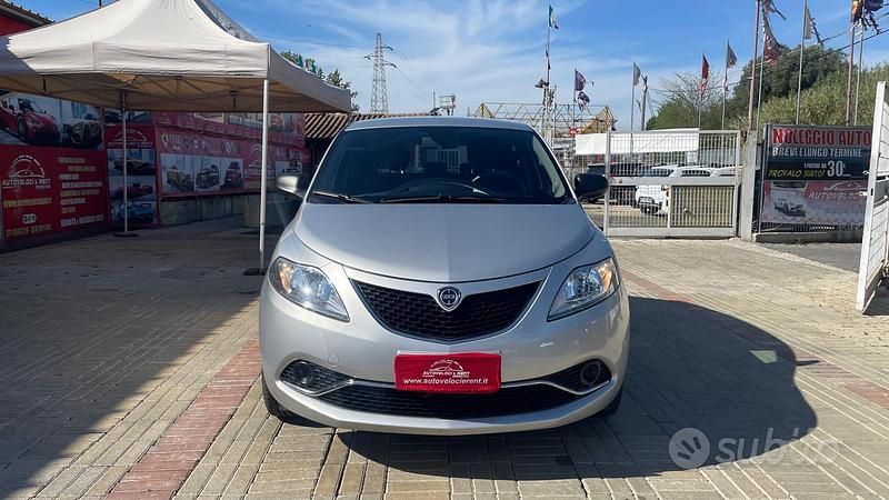 Begagnad Lancia Ypsilon 95 HK (69 kW) 2018 Grå Halvkombi