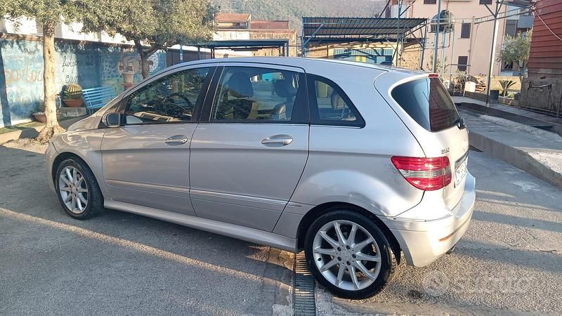 Usata Mercedes B180 2008 Grigio Monovolume