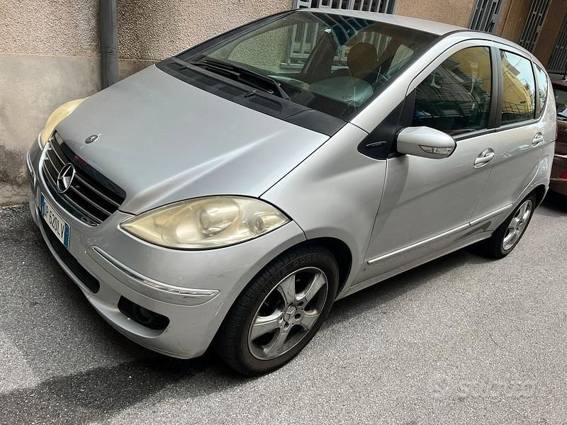 Grigio Usata 2007 Mercedes A180 Monovolume | 2900 € (Buon prezzo) - Immagine 1/4