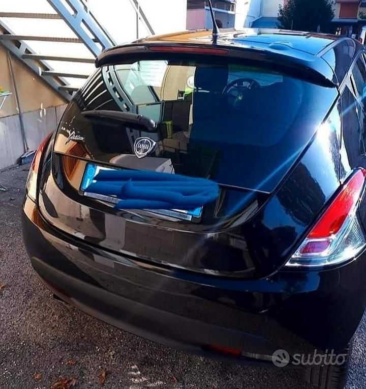 Usata Lancia Ypsilon 69 CV (50 kW) 2014 Nero Utilitaria