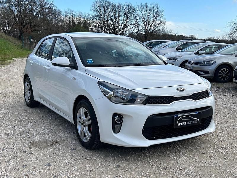 Usata Kia Rio 81 CV (59 kW) 2017 Bianco Berlina