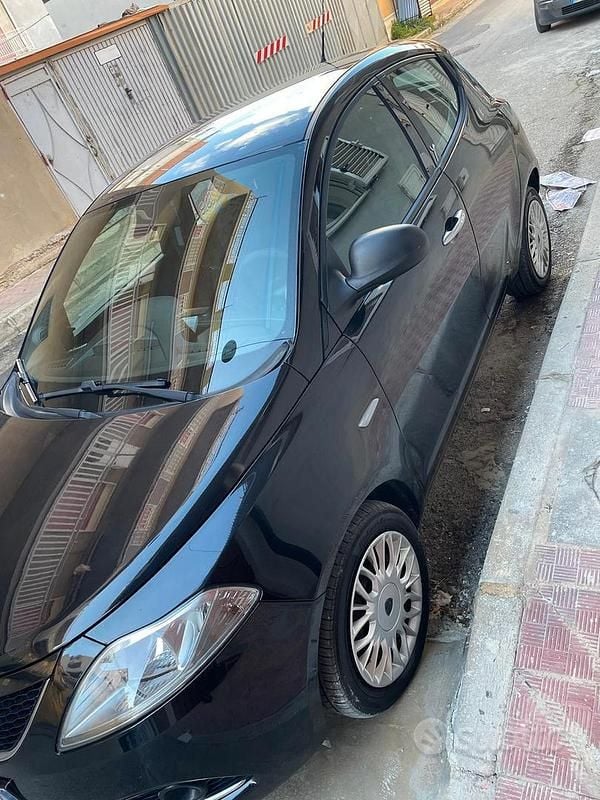 Usata Lancia Ypsilon 95 CV (69 kW) 2016 Utilitaria
