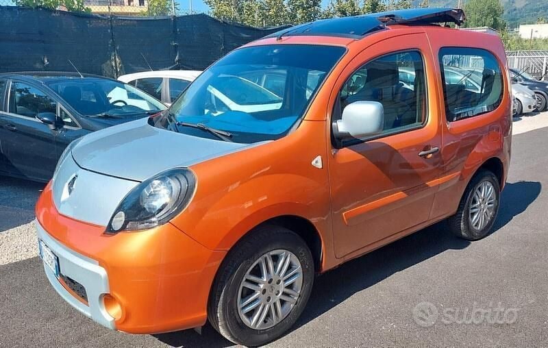 Usata Renault Kangoo 106 CV (77 kW) 2009 Arancione Monovolume