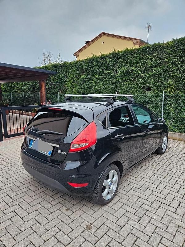 Usata Ford Fiesta 60 CV (44 kW) 2011 Nero Utilitaria