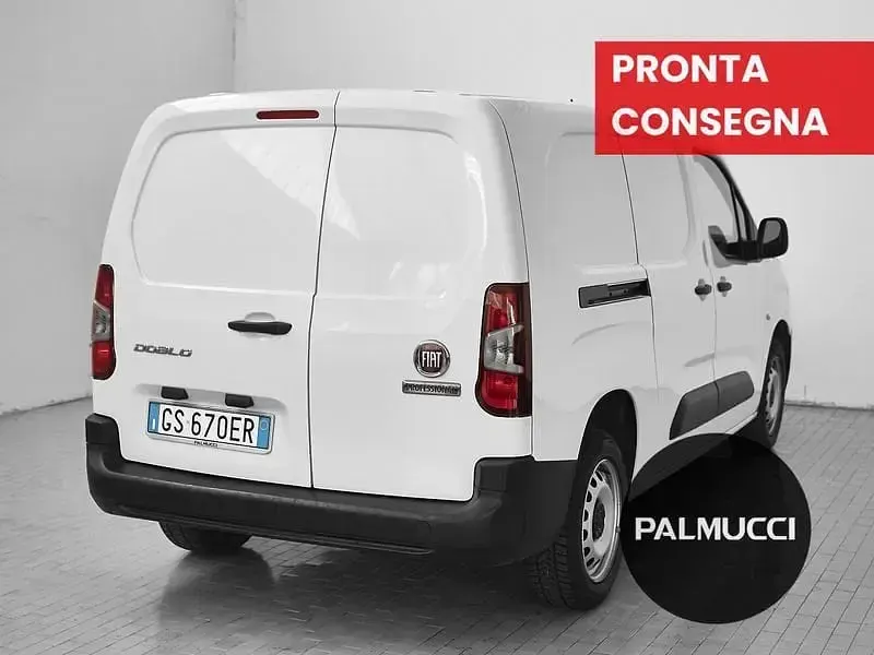 Usata Fiat Doblò 102 CV (75 kW) 2023 Bianco Monovolume