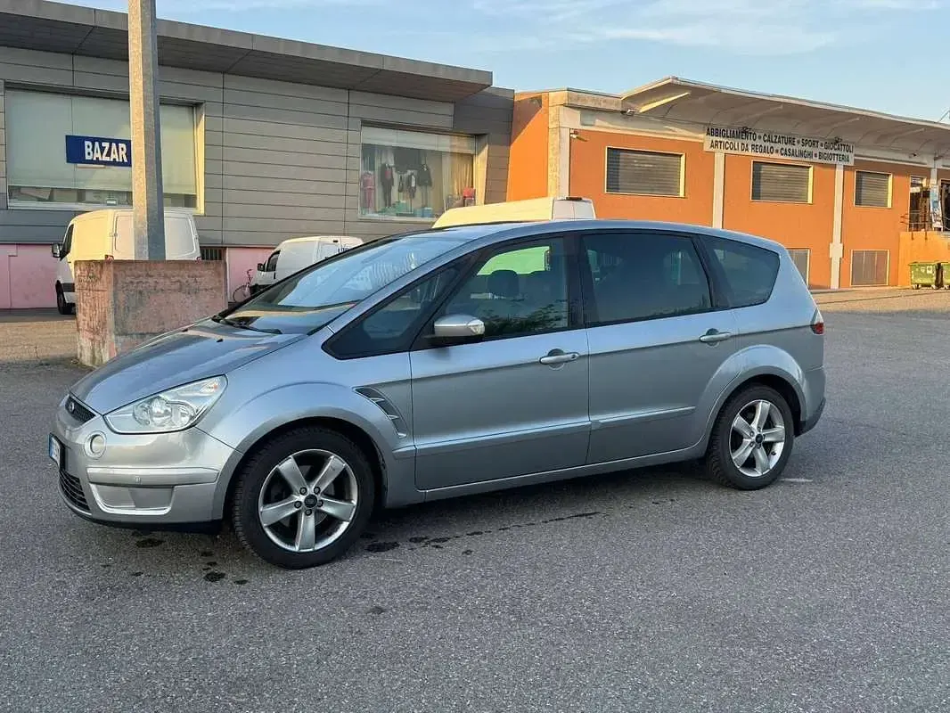 Usata Ford S-MAX Titanium 140 CV (102 kW) 2006 Argento Monovolume