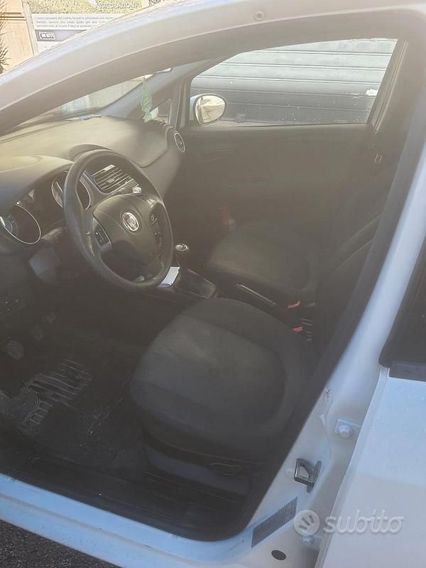 Usata Fiat Grande Punto 75 CV (55 kW) 2015 Bianco Utilitaria