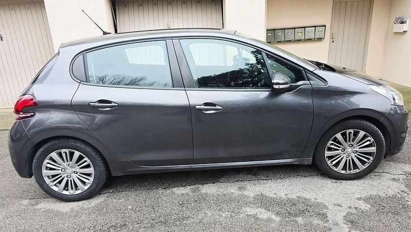 Usata Peugeot 208 Active 83 CV (61 kW) 2019 Grigio Utilitaria