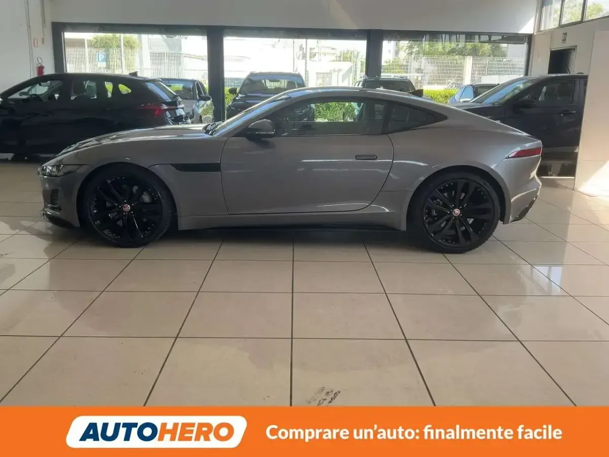 Usata Jaguar F-Type R-Dynamic 300 CV (220 kW) 2022 Grigio Coupé