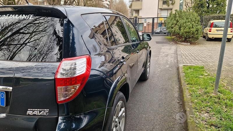 Usata Toyota RAV4 150 CV (110 kW) 2011 Blu SUV