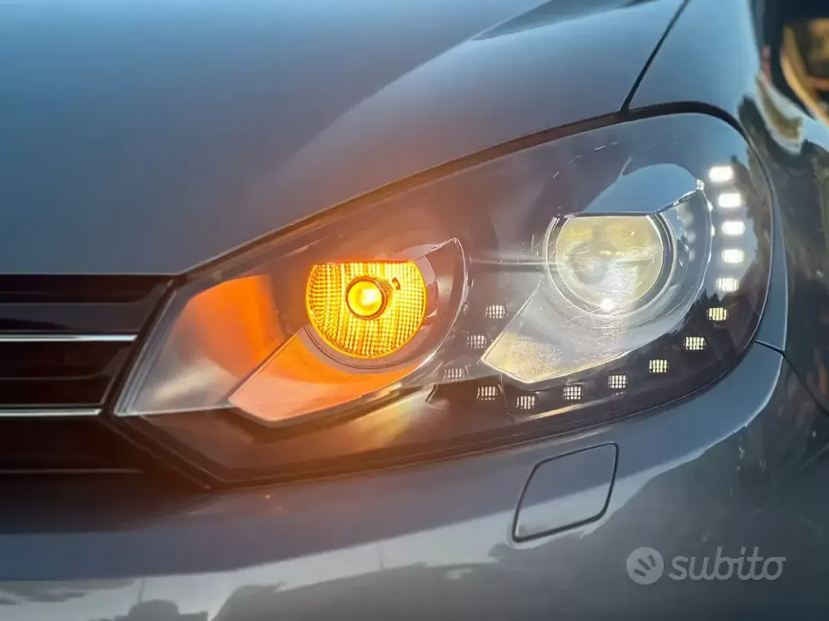 Używany VW Golf VII Highline 105 KM (77 kW) 2012 Szary Sedan/Limuzyna