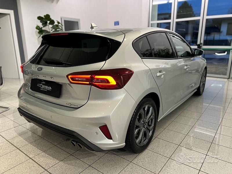 Usata Ford Focus ST-Line 116 CV (85 kW) 2025 Grigio metallizzato Berlina