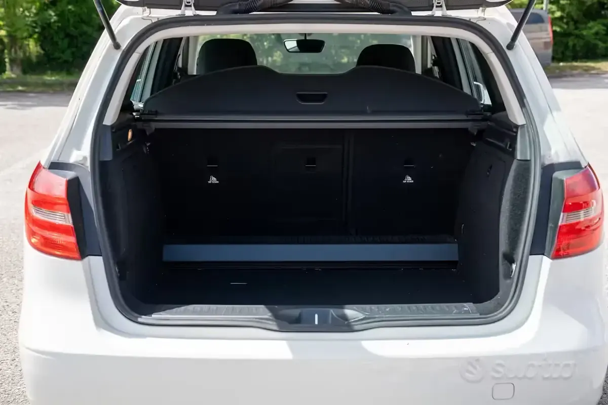 Usata Mercedes B180 109 CV (80 kW) 2013 Bianco Utilitaria