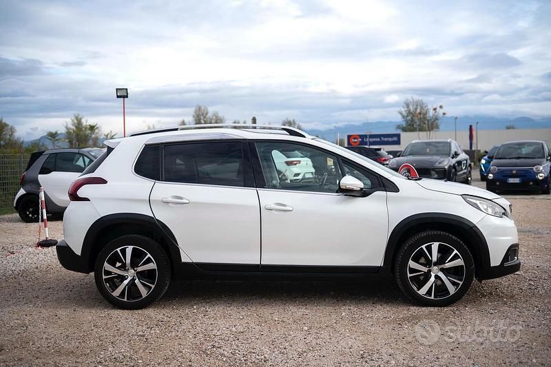 Usata Peugeot 2008 Allure 120 CV (88 kW) 2017 Bianco SUV