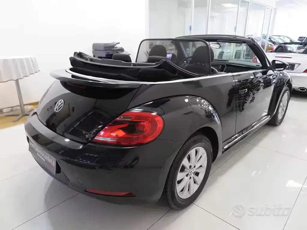 Usata VW Beetle Design 105 CV (77 kW) 2015 Nero Utilitaria