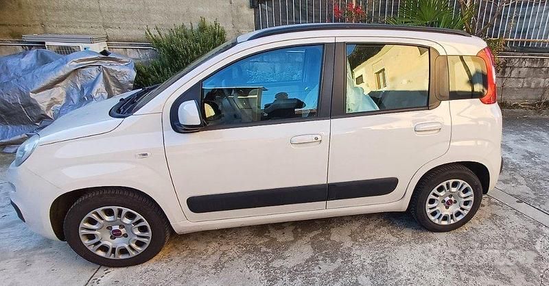 Beige Usata 2012 Fiat Panda Easy Tre volumi | 5500 € (Cara) - Immagine 1/4