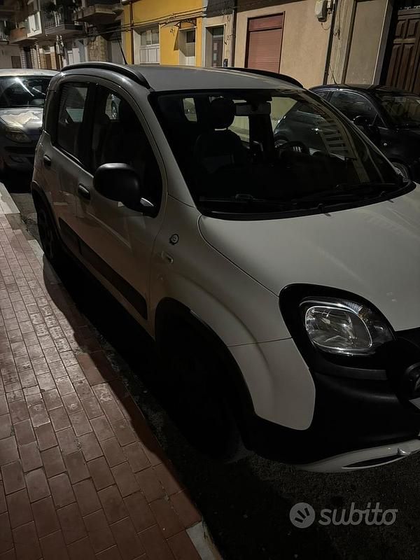 Usata Fiat Panda Cross Cross 69 CV (50 kW) 2019 Bianco Utilitaria