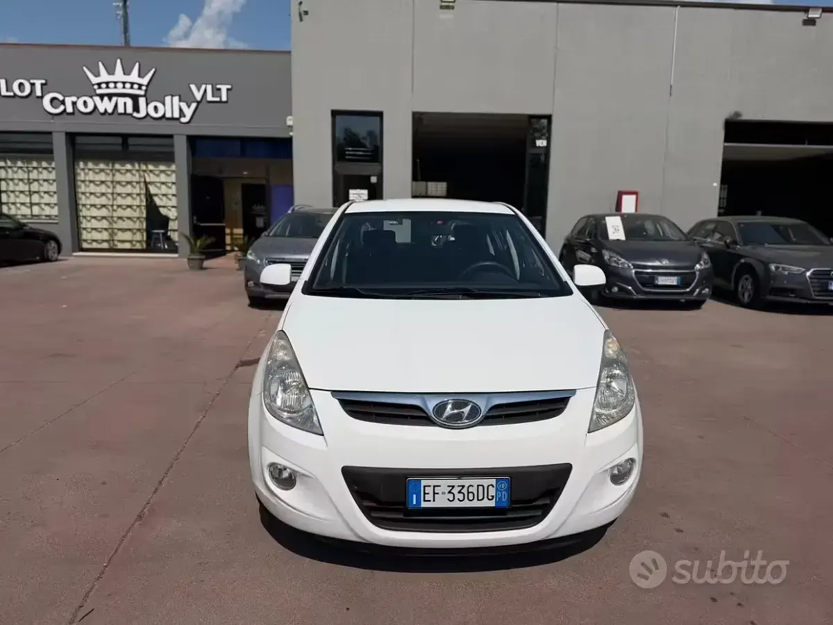 Usata Hyundai i20 Comfort 75 CV (55 kW) 2010 Bianco Utilitaria
