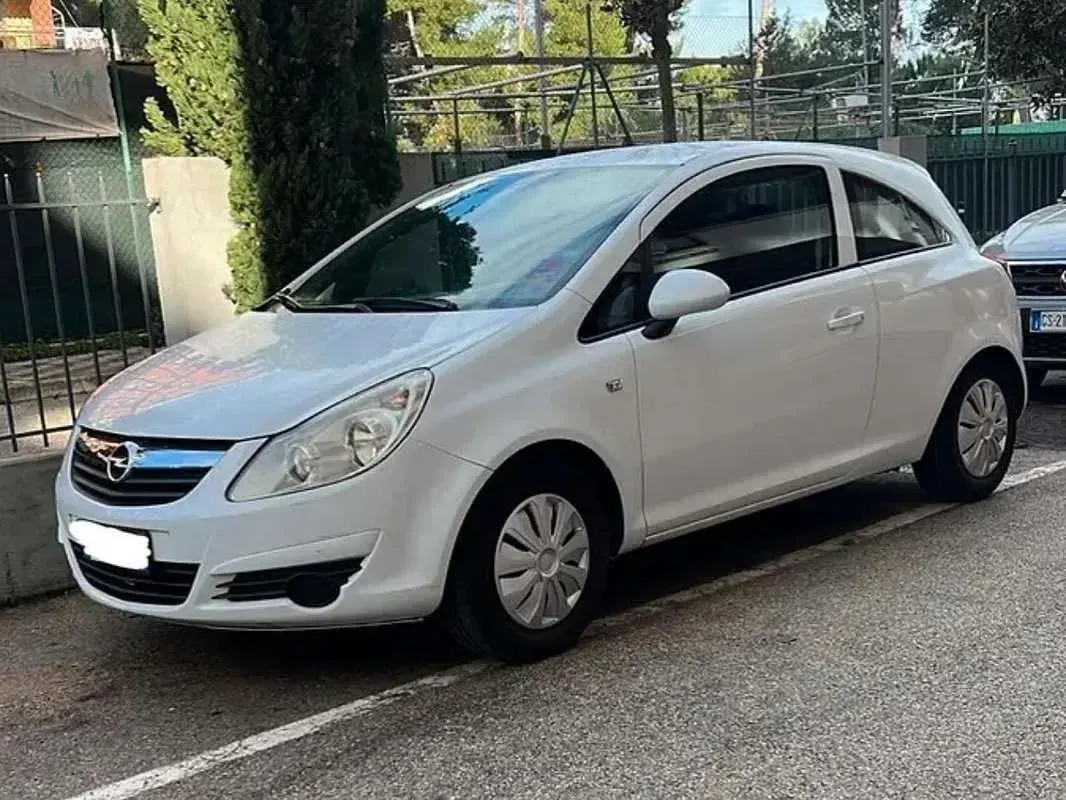 Usata Opel Corsa Club 65 CV (47 kW) 2010 Bianco Utilitaria