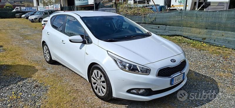 Usata Kia Ceed Active 90 CV (66 kW) 2015 Bianco Utilitaria