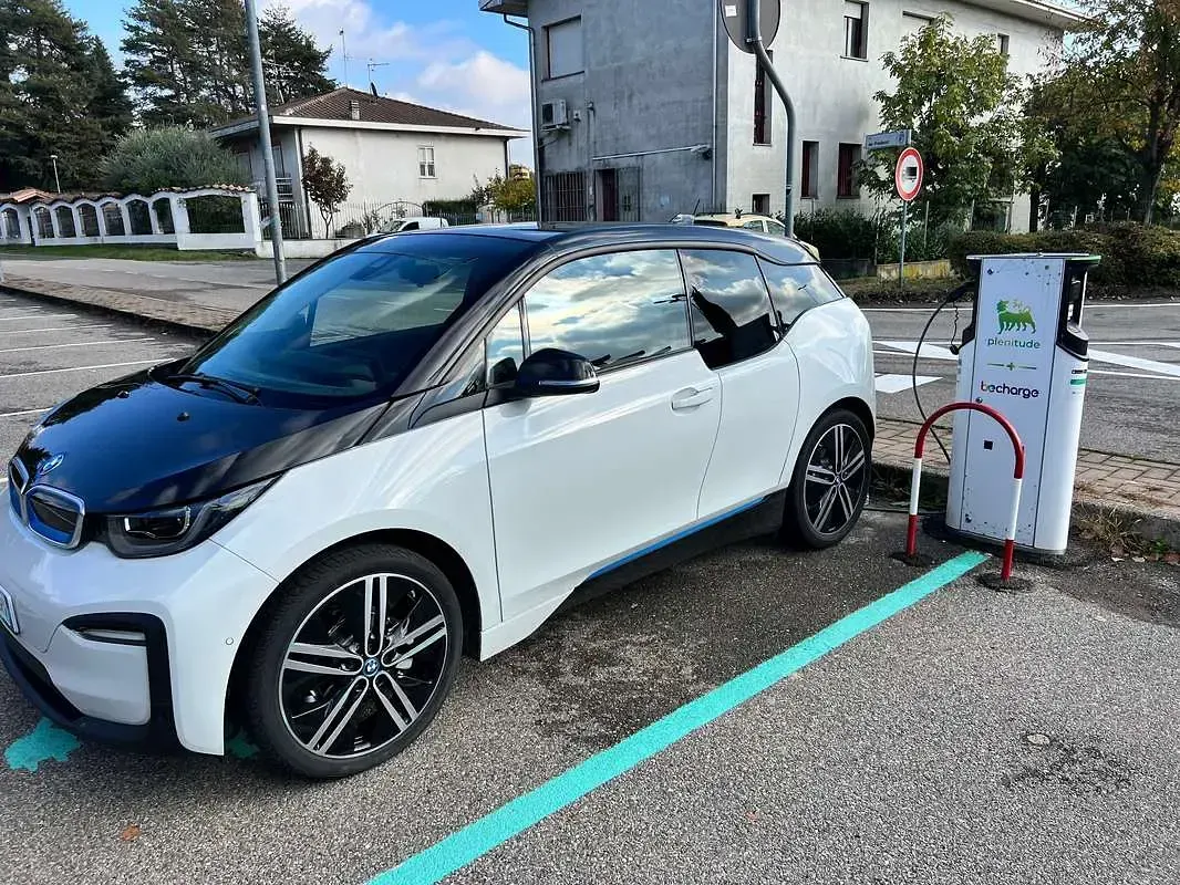 Usata BMW i3 75 kW (102 CV) 2022 Bianco Utilitaria