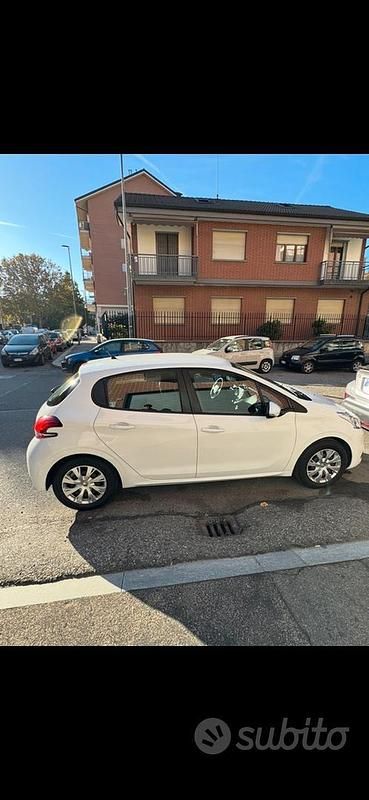 Usata Peugeot 208 Active 82 CV (60 kW) 2016 Bianco Utilitaria