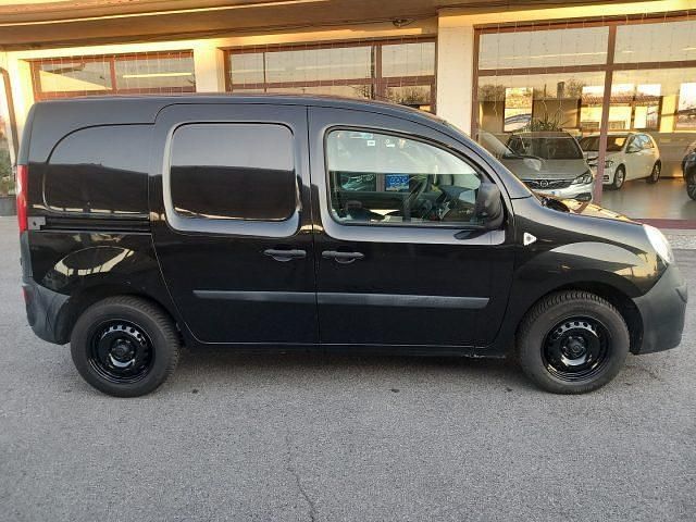 Usata Renault Kangoo 90 CV (66 kW) 2011 Nero Monovolume