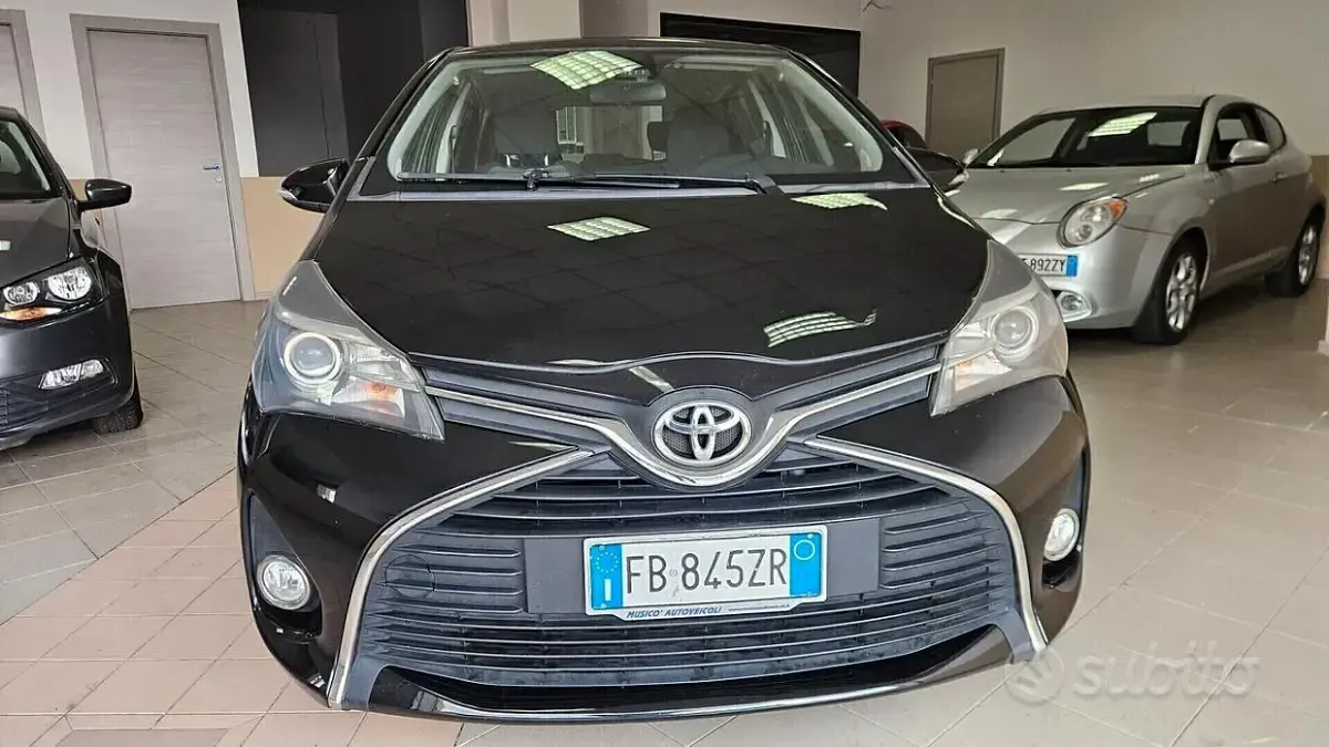 Usata Toyota Yaris Lounge 90 CV (66 kW) 2016 Nero Berlina