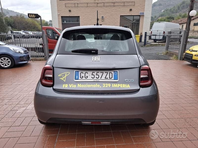 Usata Fiat 500e Passion 86 kW (118 CV) 2021 Grigio Berlina