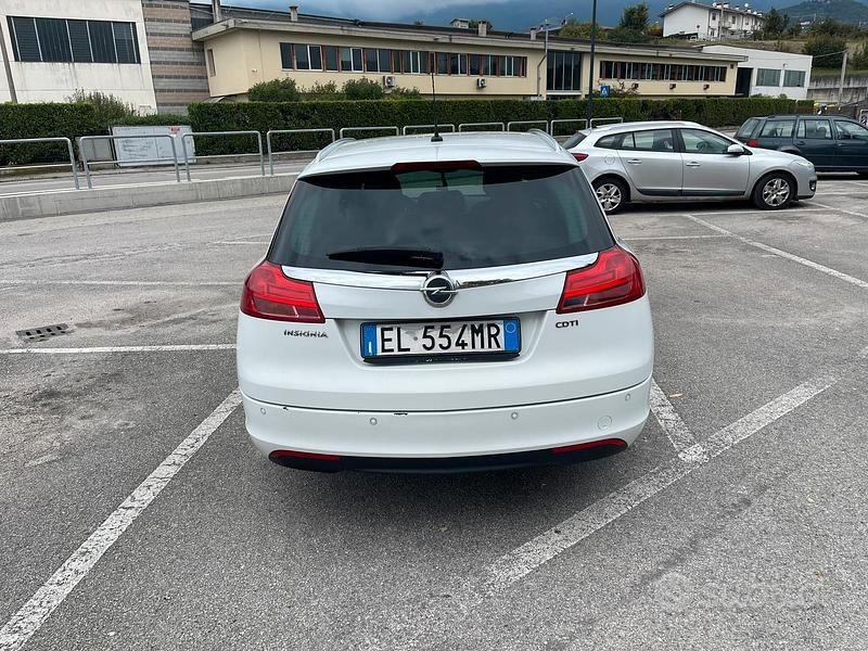 Usata Opel Insignia 194 CV (142 kW) 2012 Bianco Station wagon