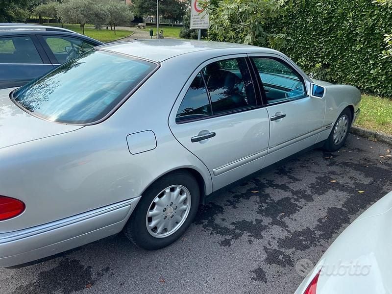 Usata Mercedes E200 136 CV (100 kW) 1997 Berlina