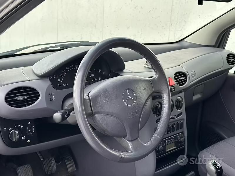 Usata Mercedes A160 Classic 102 CV (75 kW) 1999 Grigio Berlina