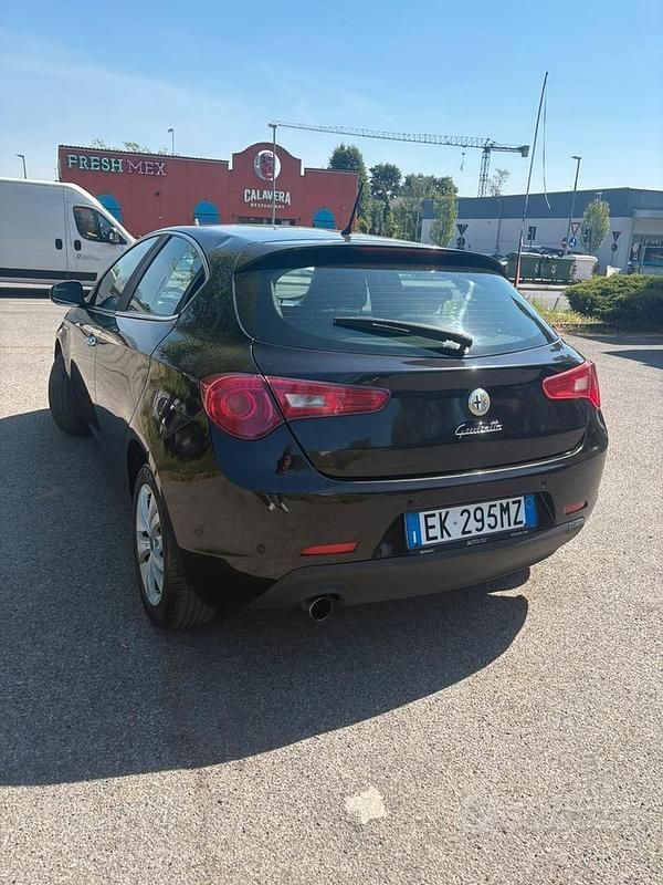 Usata Alfa Romeo Giulia 105 CV (77 kW) 2012 Berlina