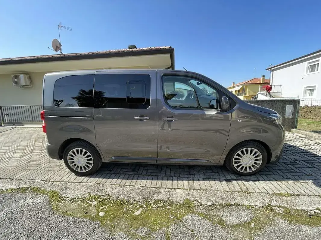 Usata Toyota Proace Verso 120 CV (88 kW) 2019 Grigio Station wagon