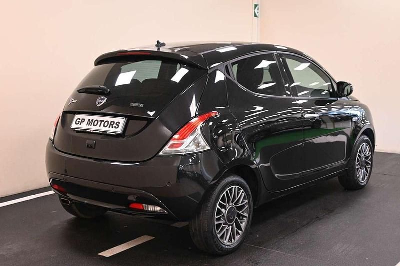 Usata Lancia Ypsilon Gold 69 CV (50 kW) 2023 Nero Utilitaria