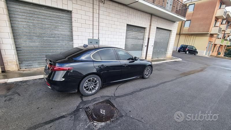 Usata Alfa Romeo Giulia 150 CV (110 kW) 2016 Nero Berlina