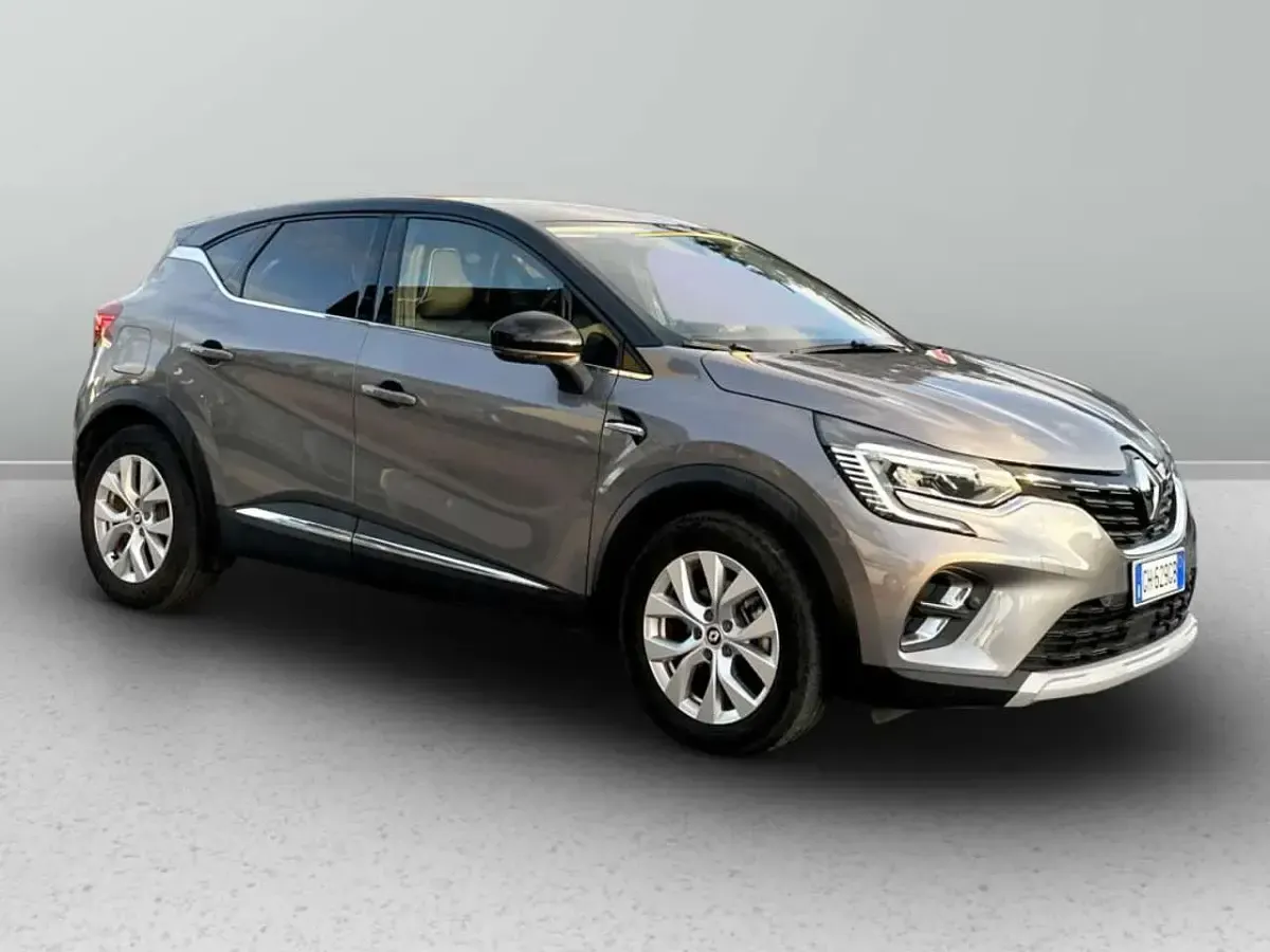 Usata Renault Captur Intens 159 CV (116 kW) 2022 Grigio chiaro SUV