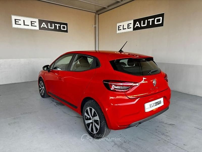 Usata Renault Clio V Equilibre 65 CV (47 kW) 2023 Arancione Berlina