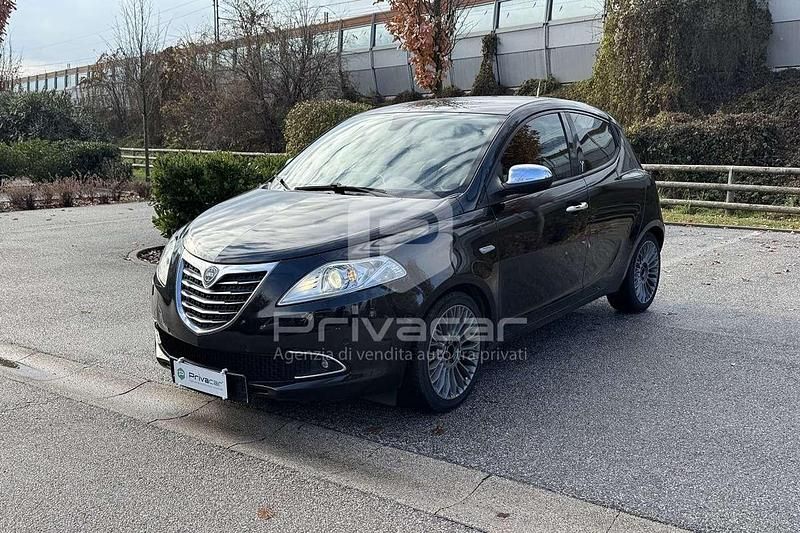 Nero Usata 2013 Lancia Ypsilon S Due volumi | 7420 € (Cara) - Immagine 1/4