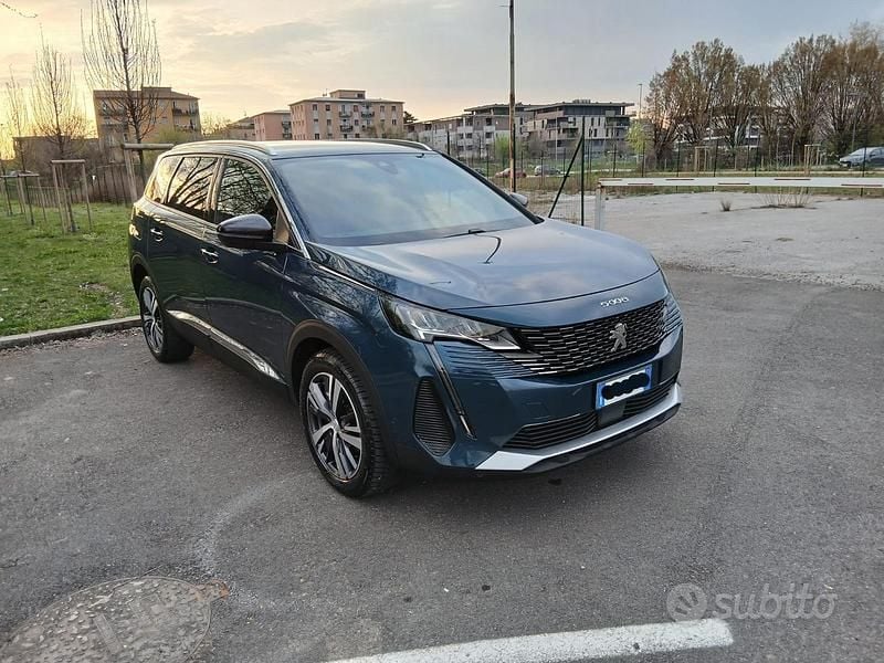 Usata Peugeot 5008 130 CV (95 kW) 2023 Blu SUV