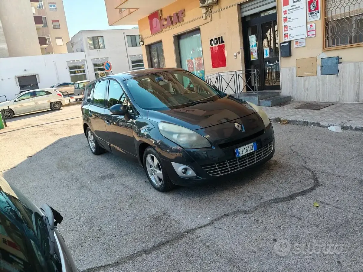 Usata Renault Scénic III 110 CV (80 kW) 2011 Bluazzurro Monovolume