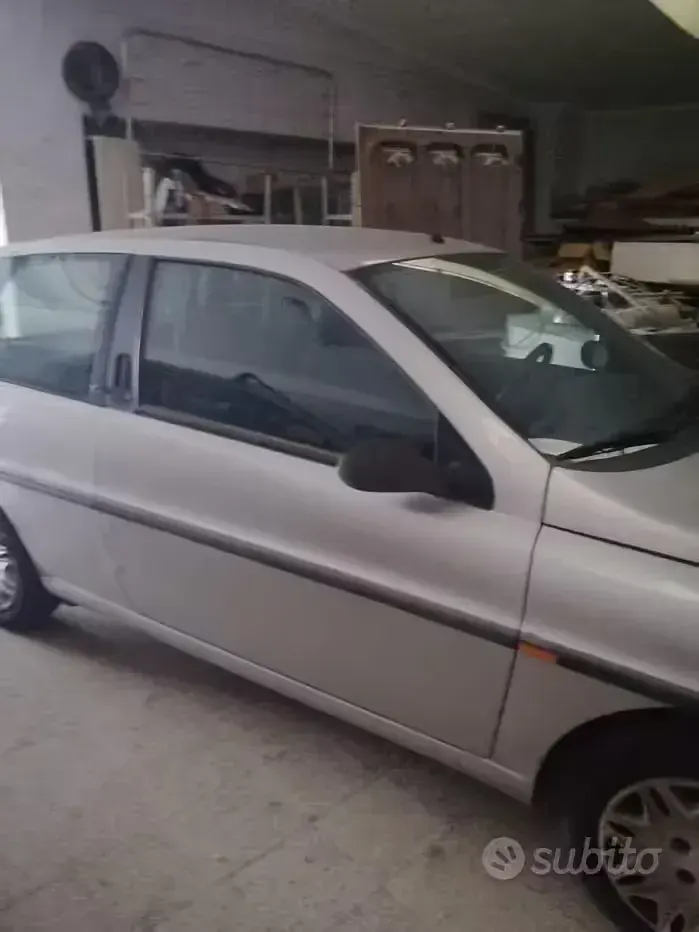 Usata Lancia Ypsilon 60 CV (44 kW) 1999 Grigio Utilitaria