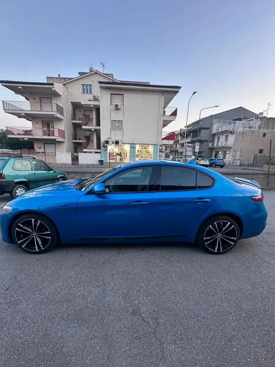 Usata Alfa Romeo Giulia Veloce 210 CV (154 kW) 2018 Blu Berlina