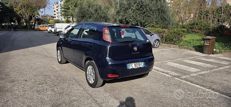 Usata Fiat Grande Punto Lounge 77 CV (56 kW) 2016 Blu Utilitaria
