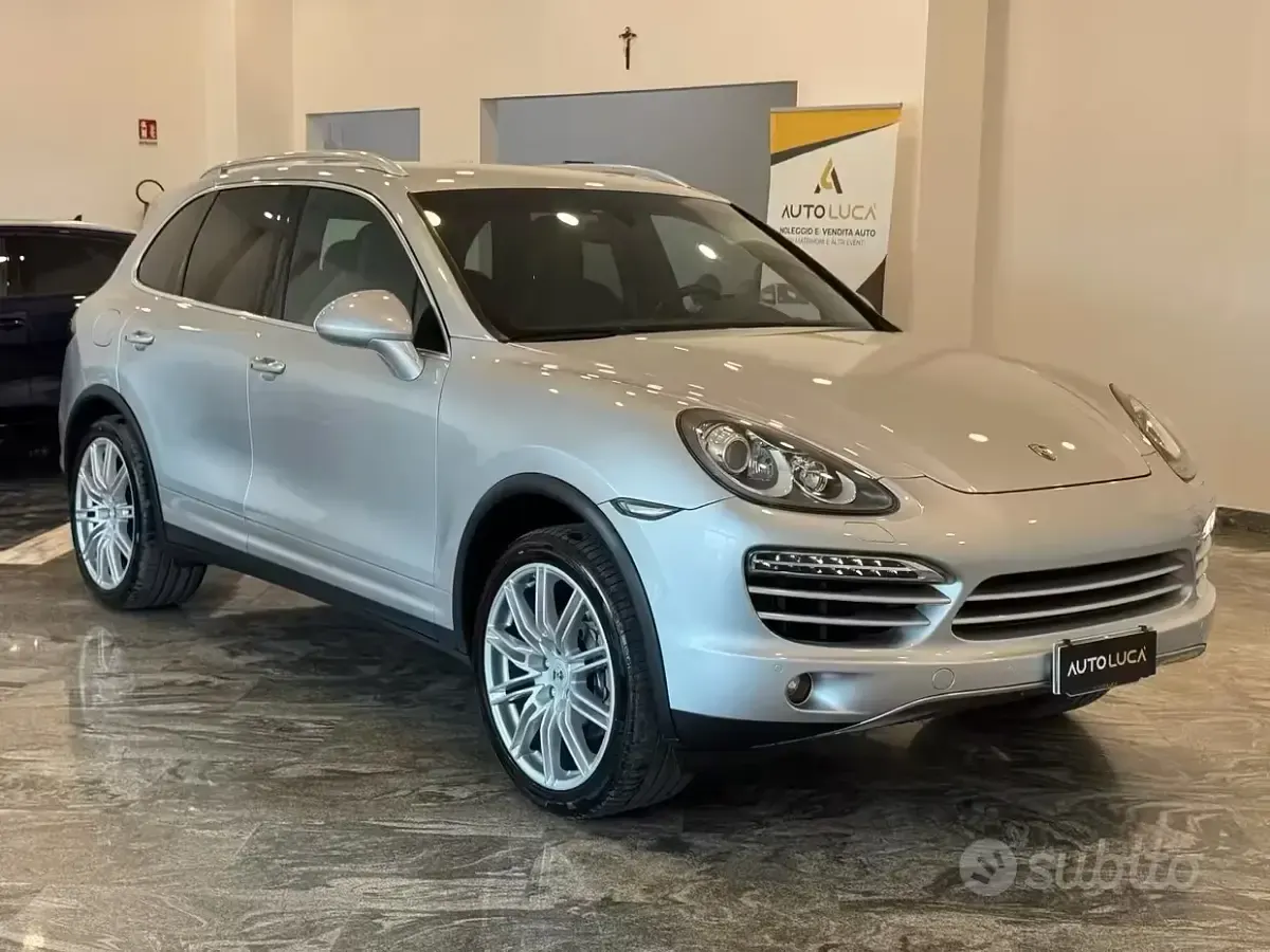 Usata Porsche Cayenne 239 CV (175 kW) 2010 Grigio SUV