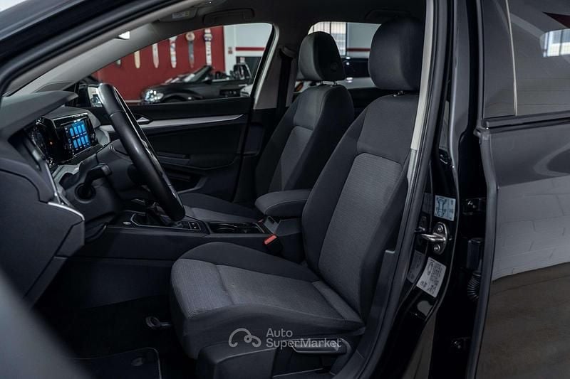 Usata VW Golf VIII Life 90 CV (66 kW) 2020 "deep black pearl" cod. c9x Berlina