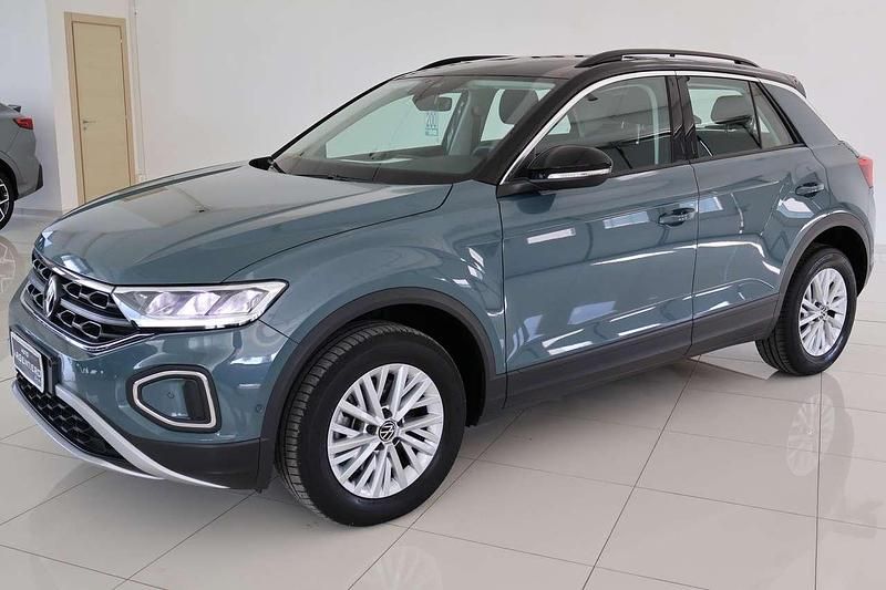 Usata VW T-Roc Life 150 CV (110 kW) 2025 Petroleum blue met SUV