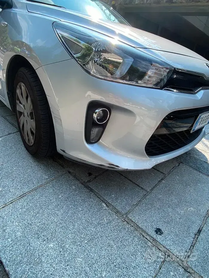 Usata Kia Rio 84 CV (61 kW) 2018 Grigio Berlina