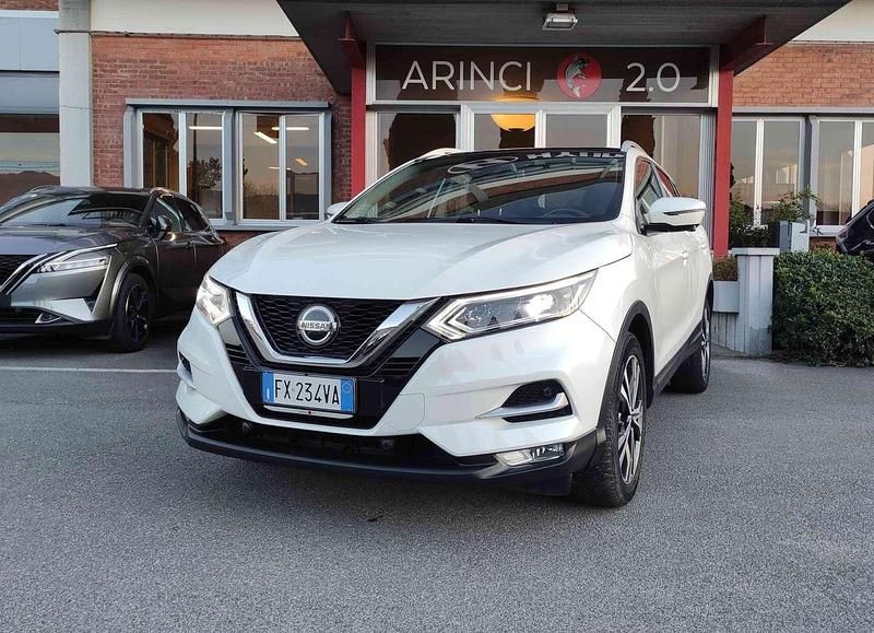 Usata Nissan Qashqai N-Connecta 116 CV (85 kW) 2019 White pearl brilliant SUV