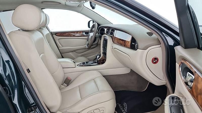 Usata Jaguar XJR 396 CV (291 kW) 2004 Verde Berlina
